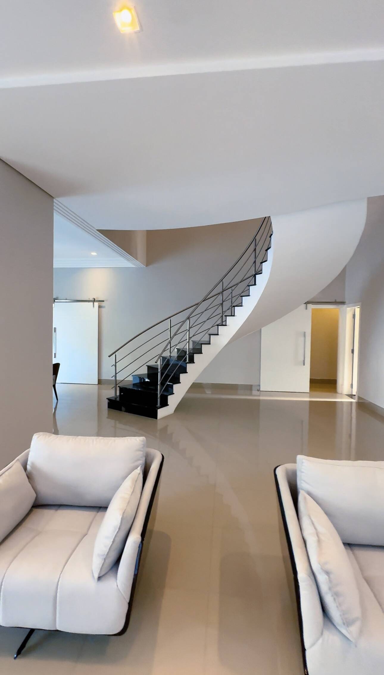 Casa para alugar com 4 quartos, 630m² - Foto 3