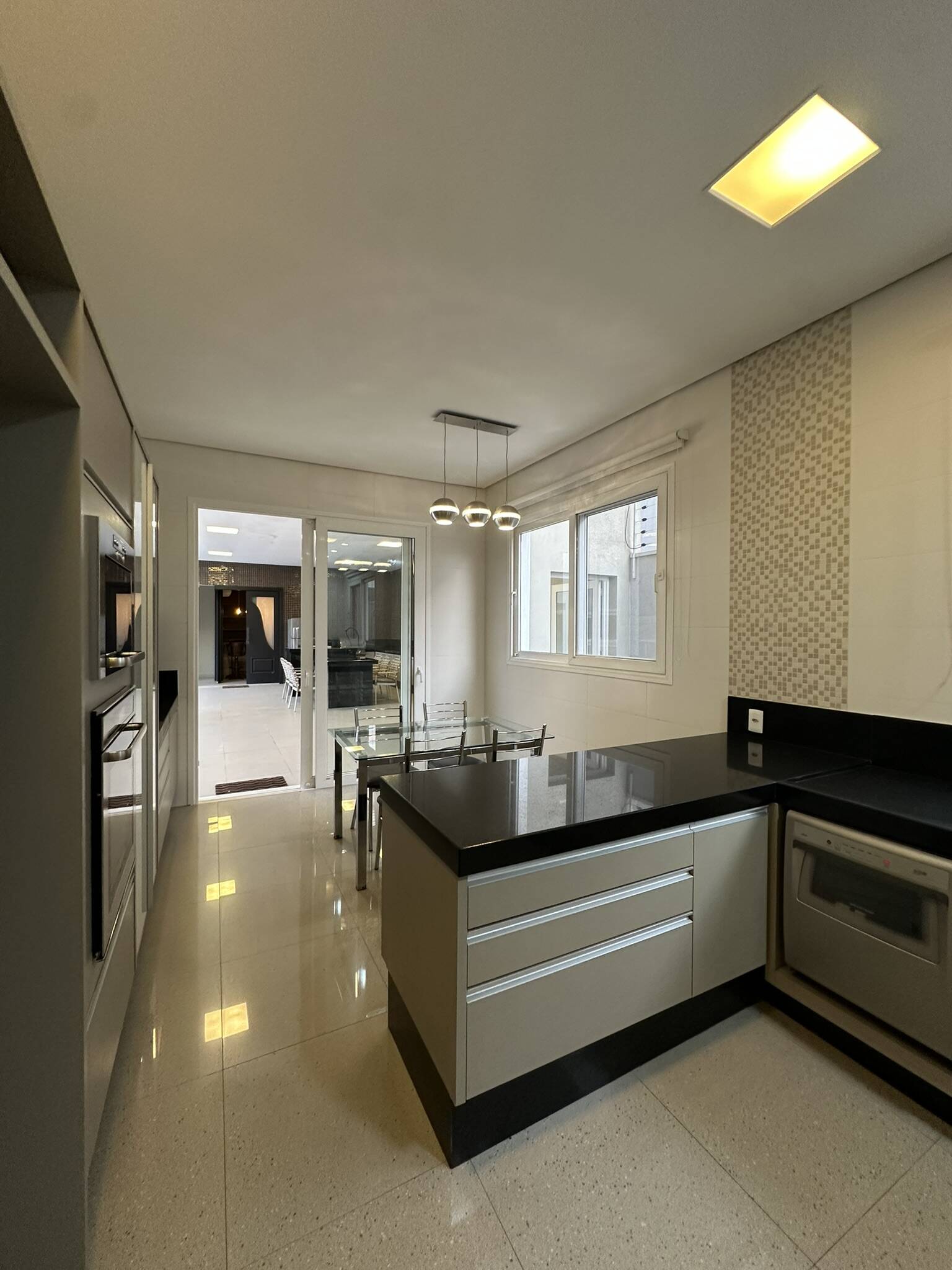 Casa para alugar com 4 quartos, 630m² - Foto 10