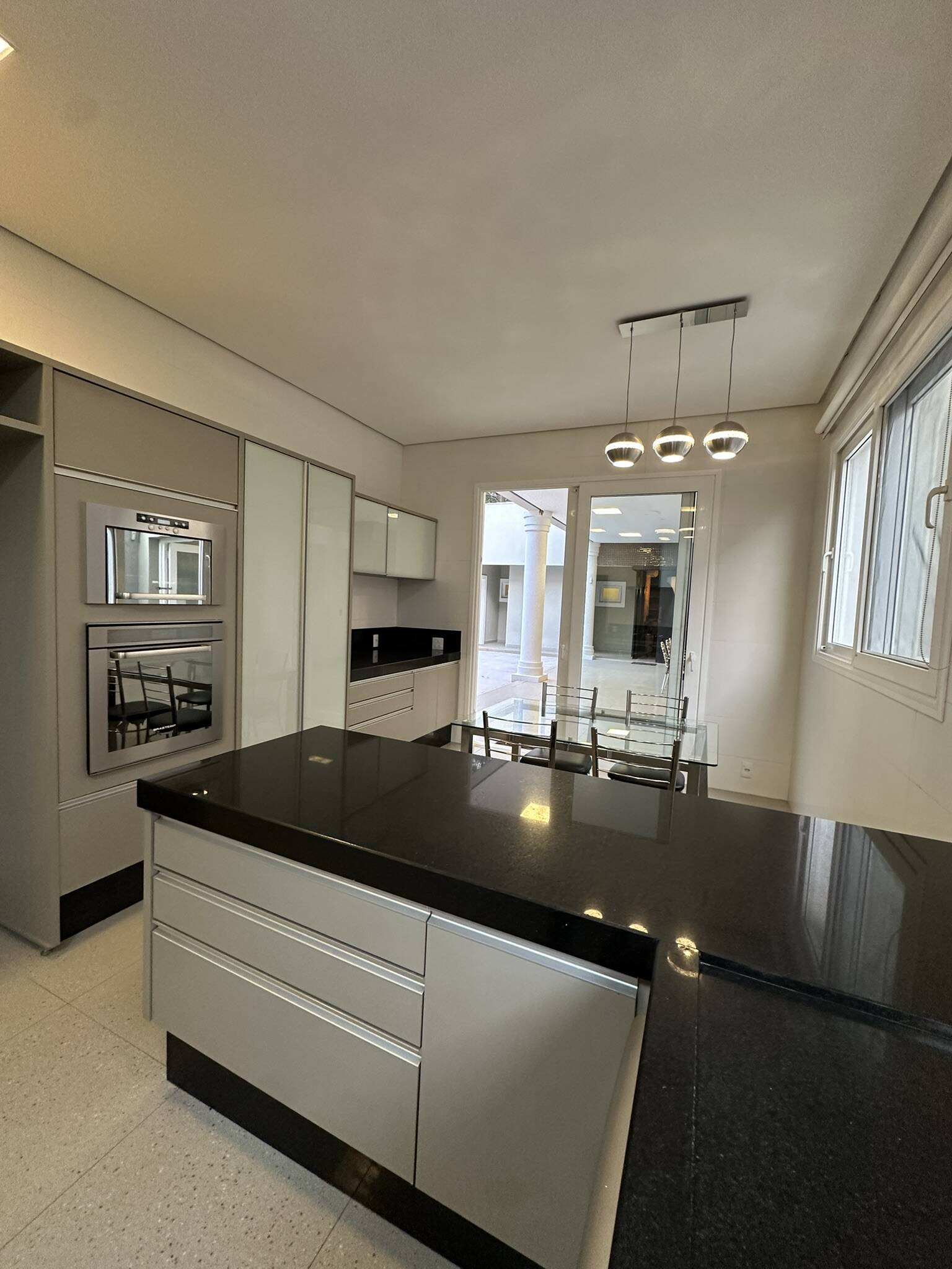 Casa para alugar com 4 quartos, 630m² - Foto 11
