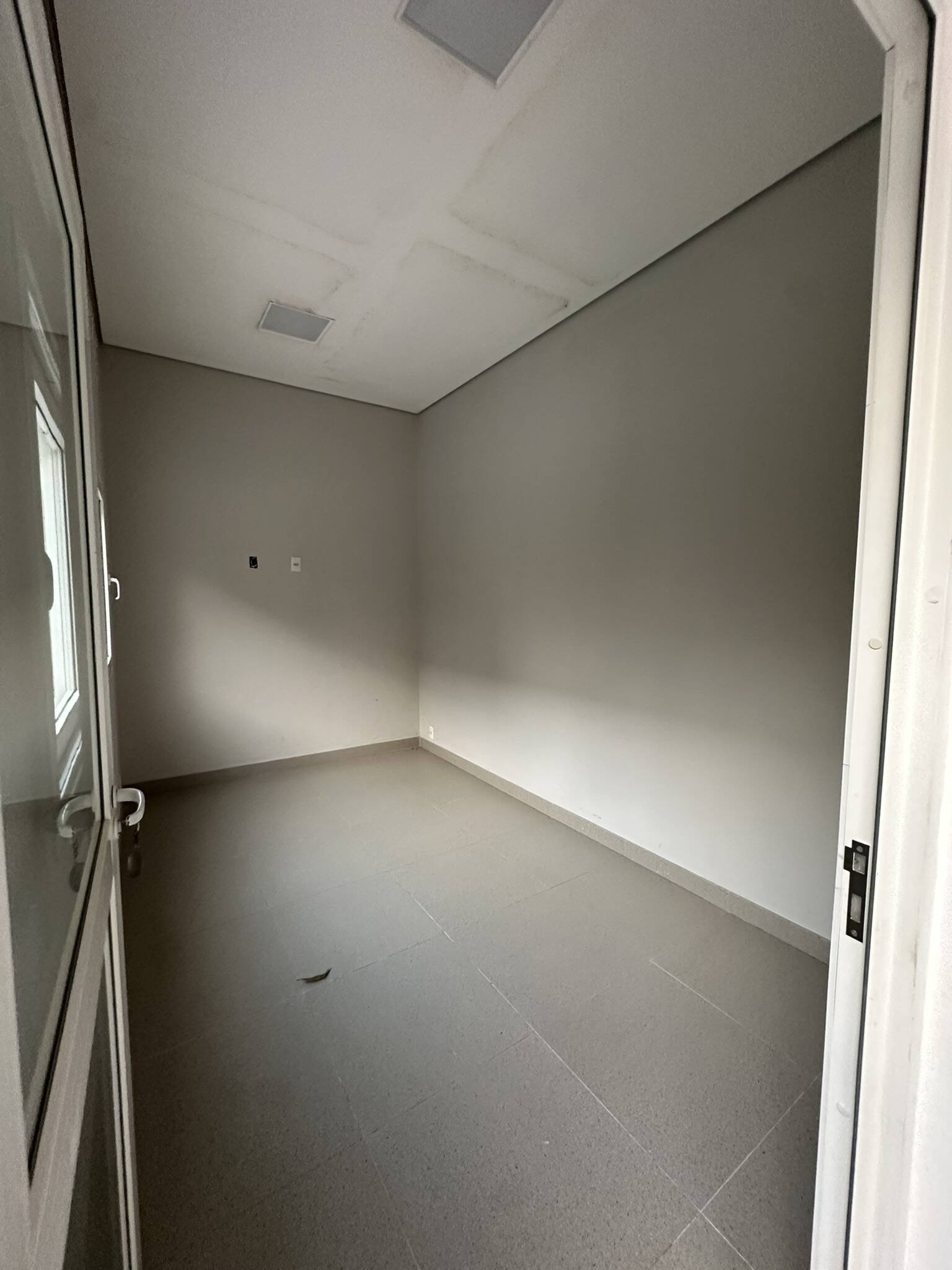 Casa para alugar com 4 quartos, 630m² - Foto 12